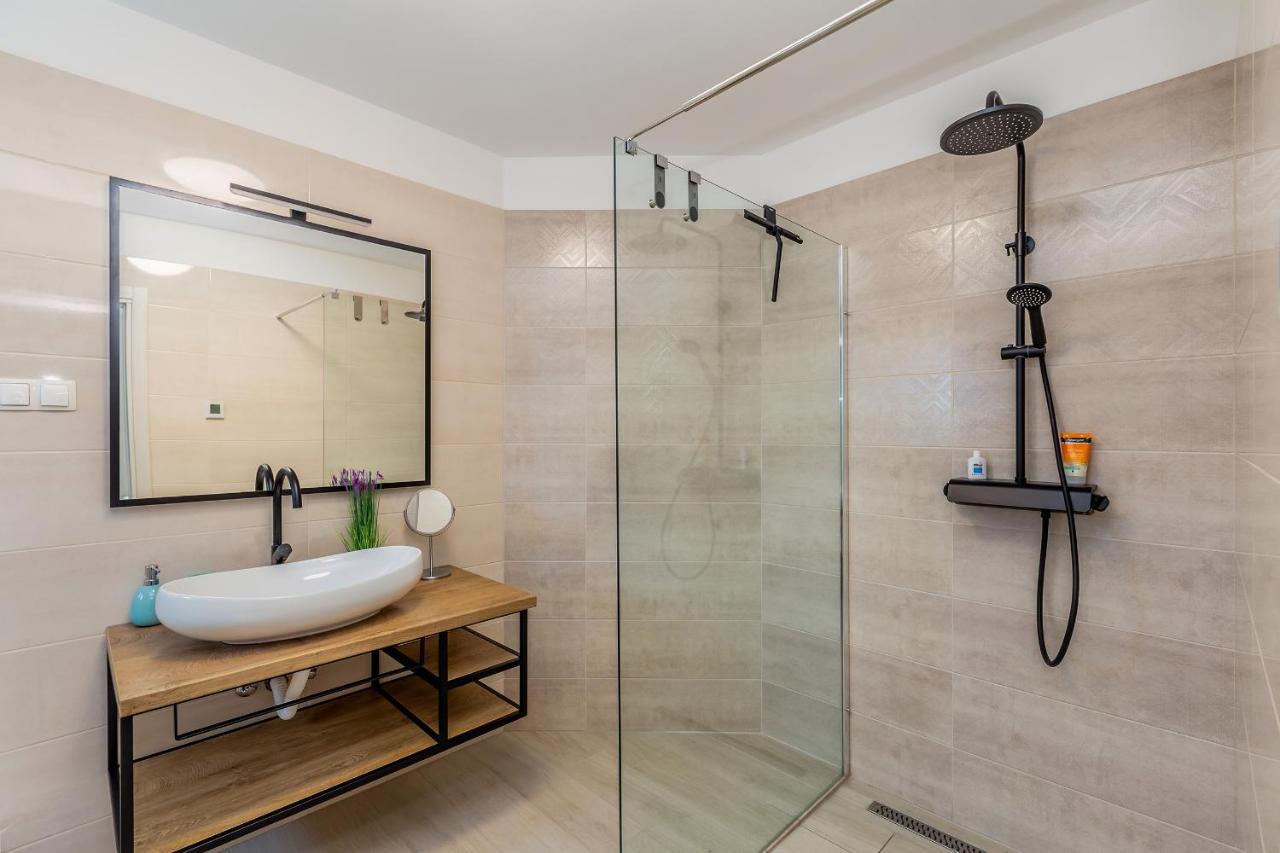 Villa Lio With Private Pool Linardići Екстериор снимка