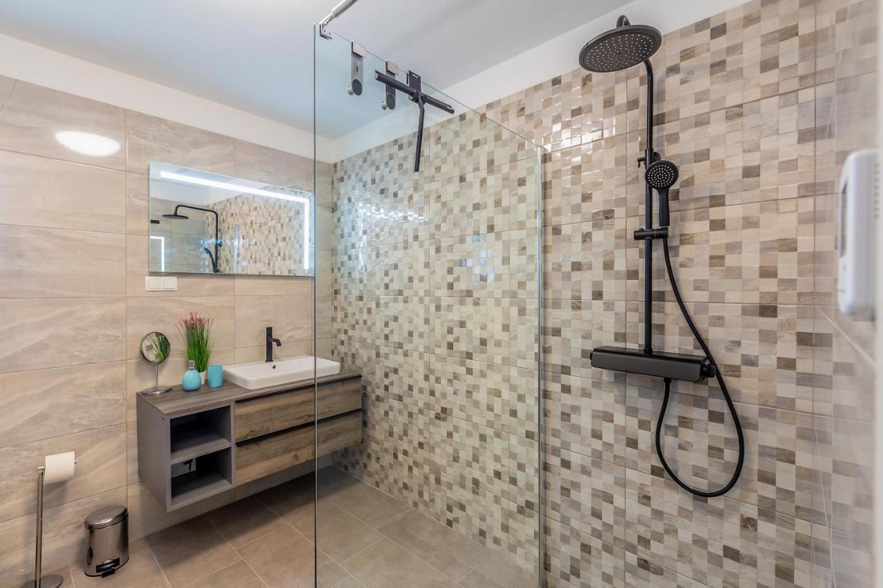 Villa Lio With Private Pool Linardići Екстериор снимка