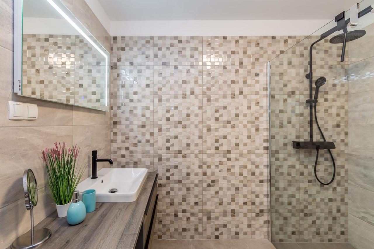 Villa Lio With Private Pool Linardići Екстериор снимка