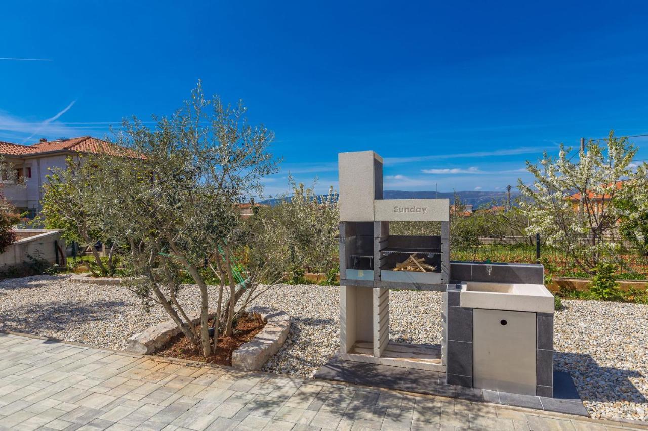 Villa Lio With Private Pool Linardići Екстериор снимка