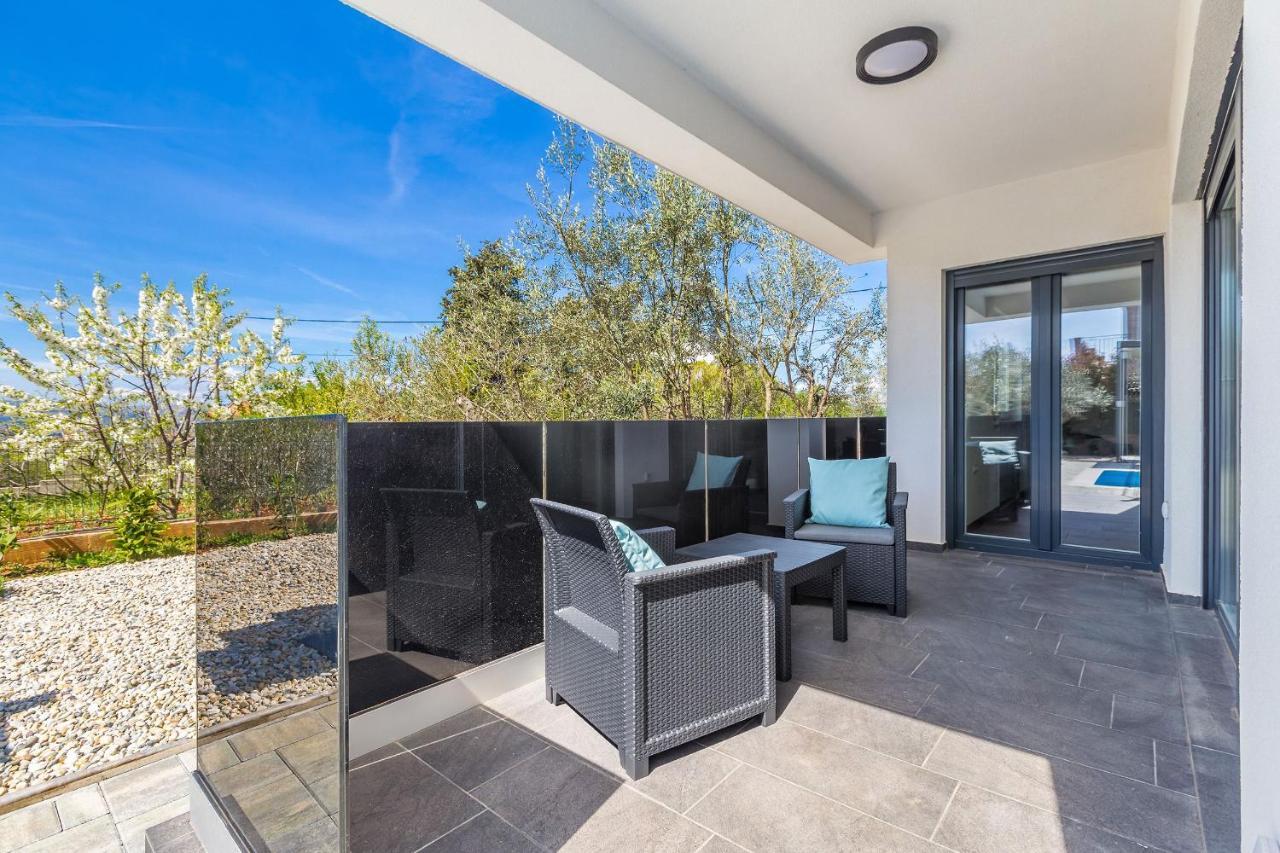 Villa Lio With Private Pool Linardići Екстериор снимка